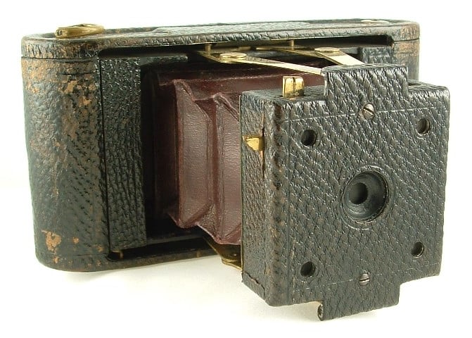 Домовой сразу же стал чрезвычайно популярным, затмив другой продукт, годом ранее Pocket Kodak №1